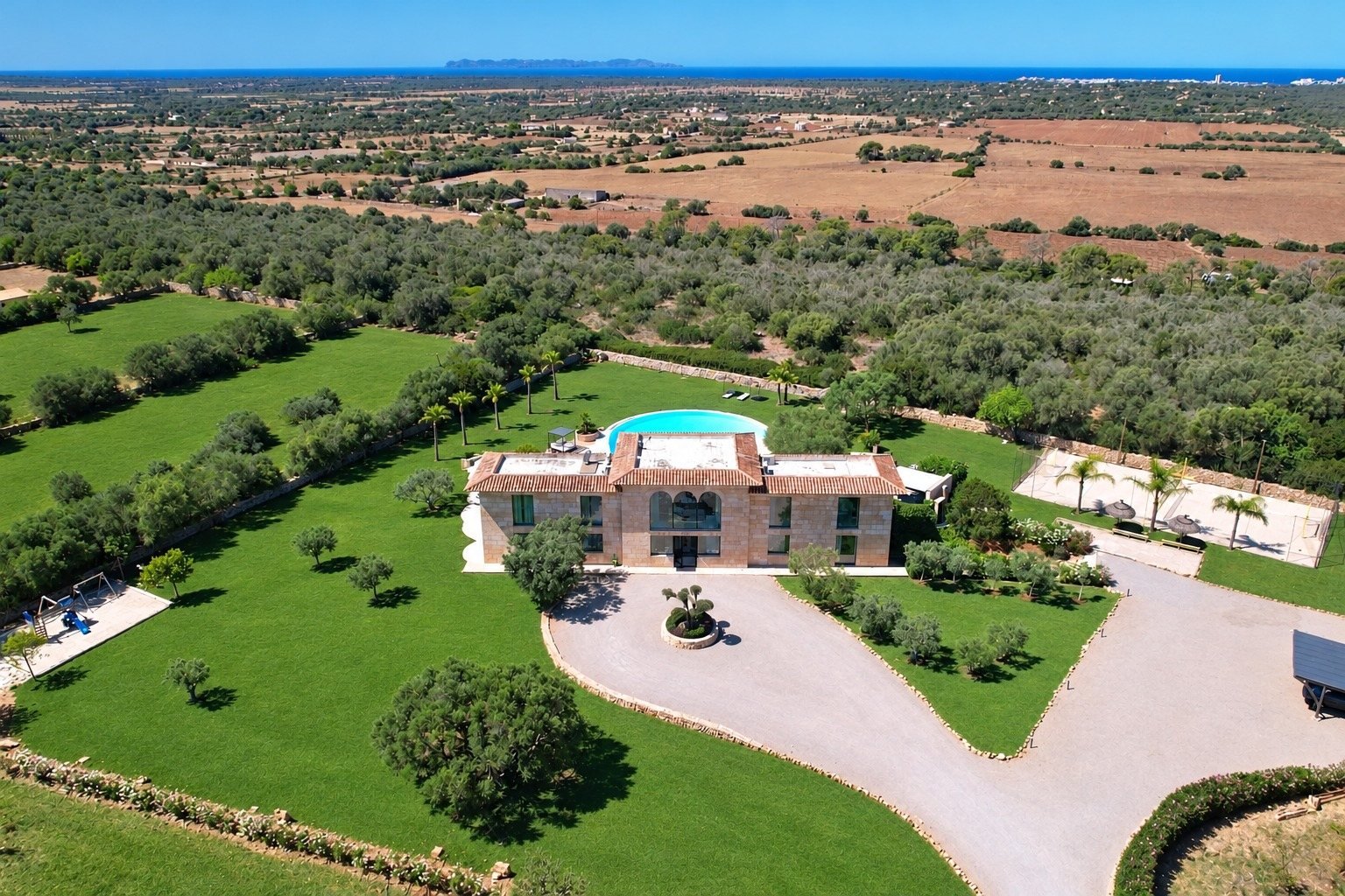 Luftaufnahme der Gärten der Villa Eden Roc in Ses Salines, Mallorca